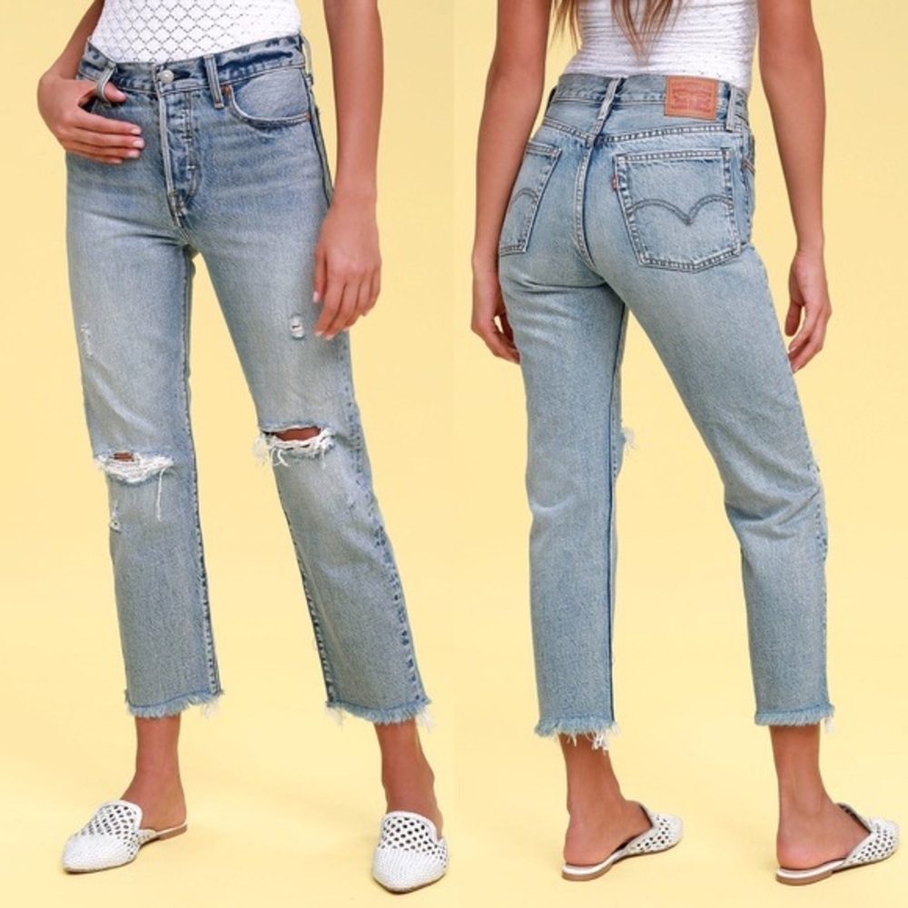 Levi’s Wedgie Fit Light Wash Distressed Straight Leg Jeans 27
